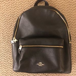 Gorgeous Coach backpack 🎒 black w gold chain ❤️🎉